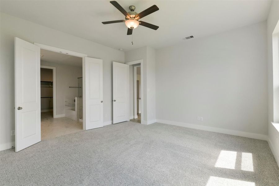 Spacious, unfurnished interior of a new home in Lago Mar, Texas City (Image 20).