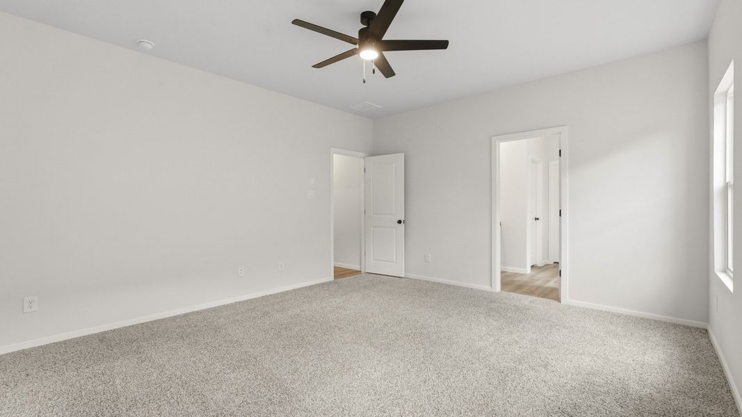 Spacious, unfurnished interior of a new home in Cypress Green, Tomball (Image 16).