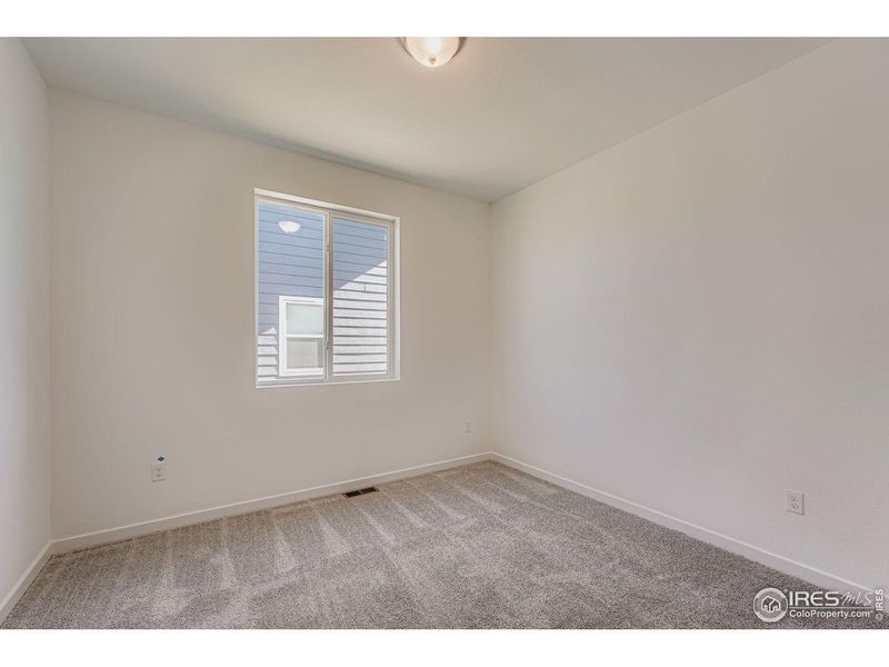 Spacious, unfurnished interior of a new home in Farmstead, Berthoud (Image 21).