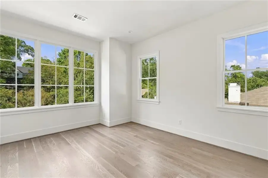 Spacious, unfurnished interior of a new home in , Atlanta (Image 26).