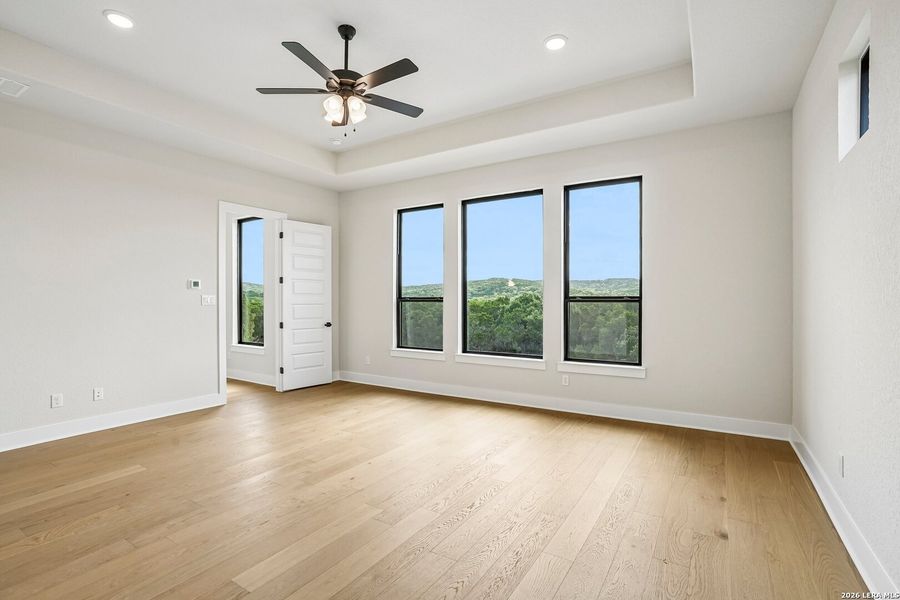 Spacious, unfurnished interior of a new home in Verandas at the Rim, San Antonio (Image 20). Spacious, unfurnished interior of a new home in Verandas at the Rim, San Antonio (Image 20).