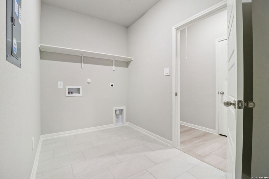 Spacious, unfurnished interior of a new home in Sagebrooke - Classic Series, San Antonio (Image 34).