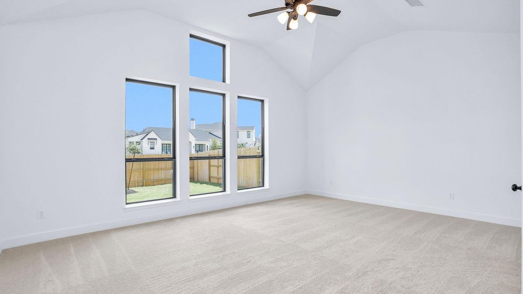 Spacious, unfurnished interior of a new home in Lakes of Cane Island, Katy (Image 9).