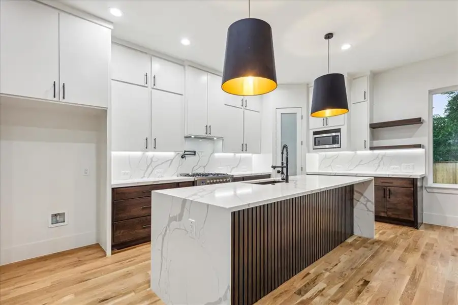 Furnished interior view inside a new home in , Dallas (Image 7).