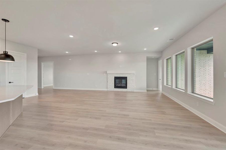 Spacious, unfurnished interior of a new home in Myrtle Creek, Waxahachie (Image 21).