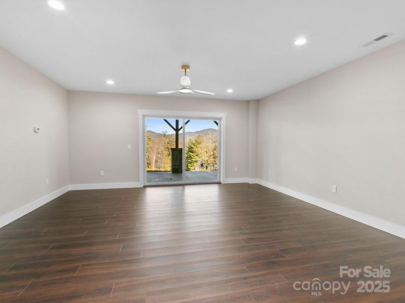Spacious, unfurnished interior of a new home in , Fairview (Image 18).
