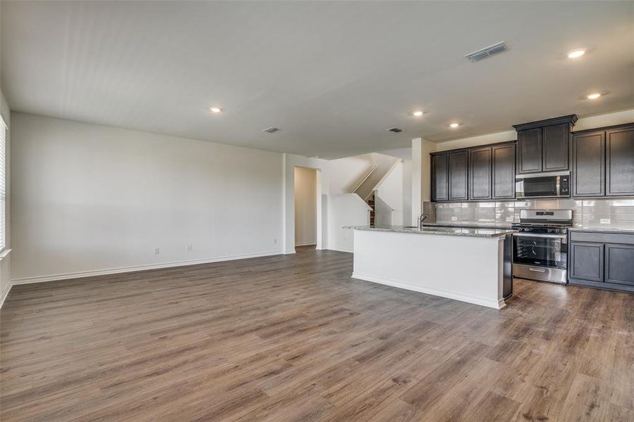 Spacious, unfurnished interior of a new home in Heartland, Crandall (Image 16).