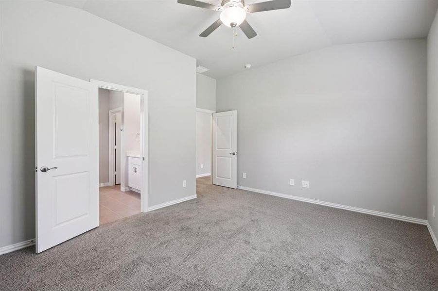 Spacious, unfurnished interior of a new home in Westmoor, Sherman (Image 25).