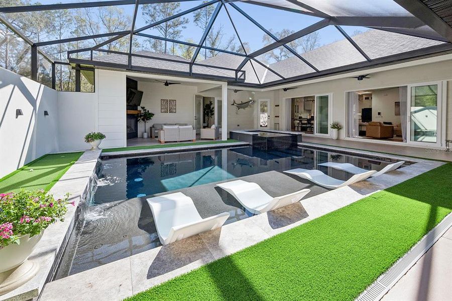 Exterior details and patio area of a home in , High Springs (Image 33).