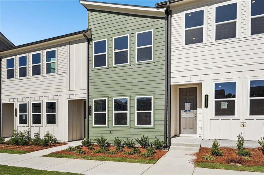 Exterior details and patio area of a home in Park Vue, Atlanta (Image 28).