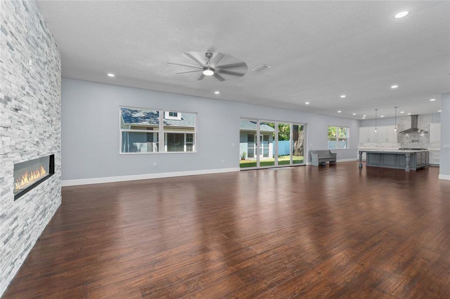 Spacious, unfurnished interior of a new home in , Tampa (Image 22).