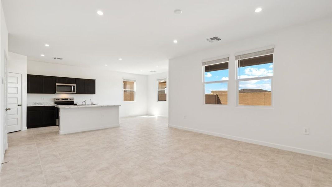 Spacious, unfurnished interior of a new home in Elena Trails, Maricopa (Image 16).