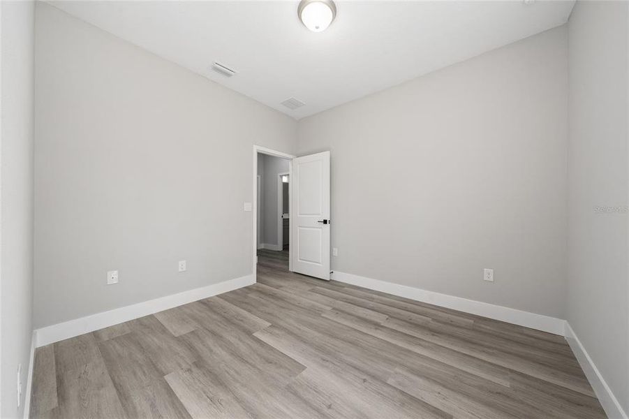 Spacious, unfurnished interior of a new home in , Ocala (Image 11).