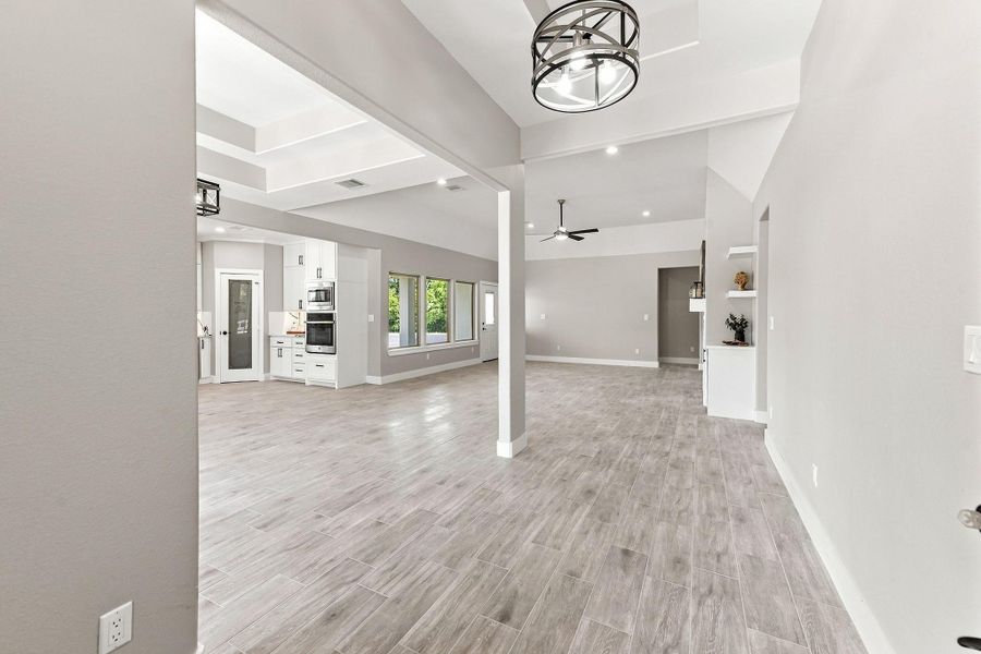 Spacious, unfurnished interior of a new home in , Huntsville (Image 17).