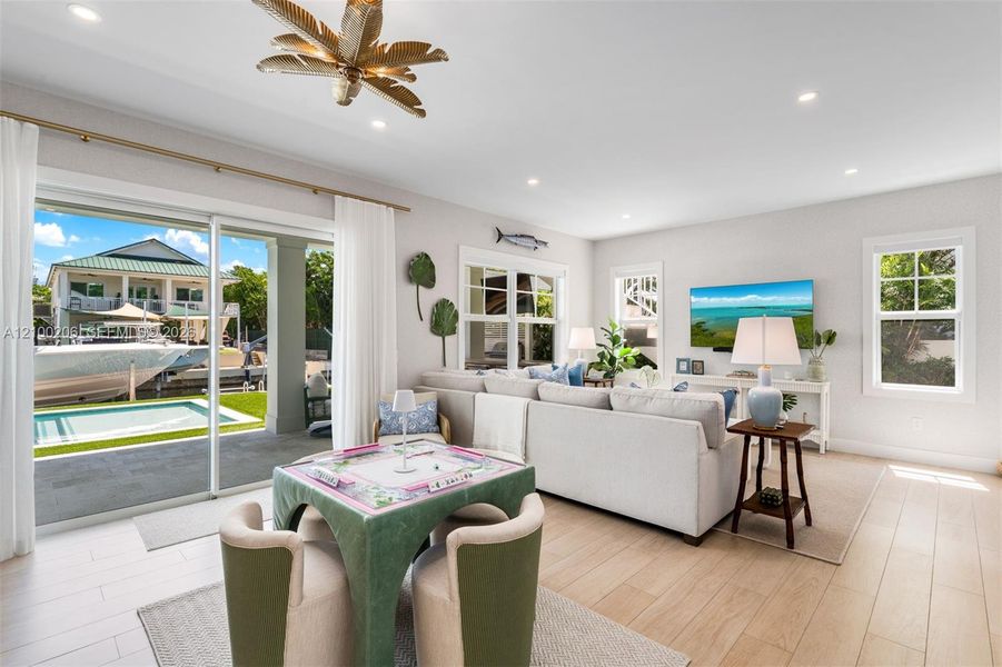 Furnished interior view inside a new home in , Tavernier (Image 51).