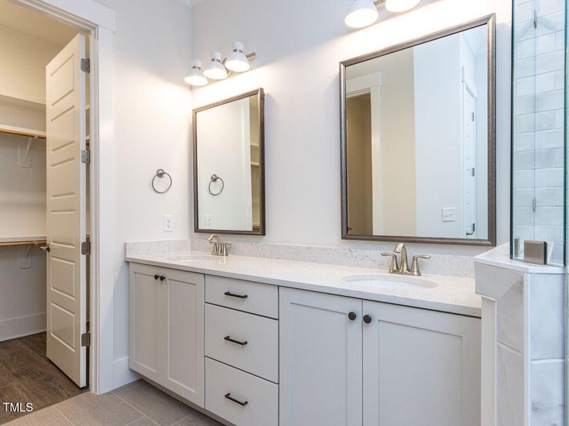 022-1280x960-primary-bathroom