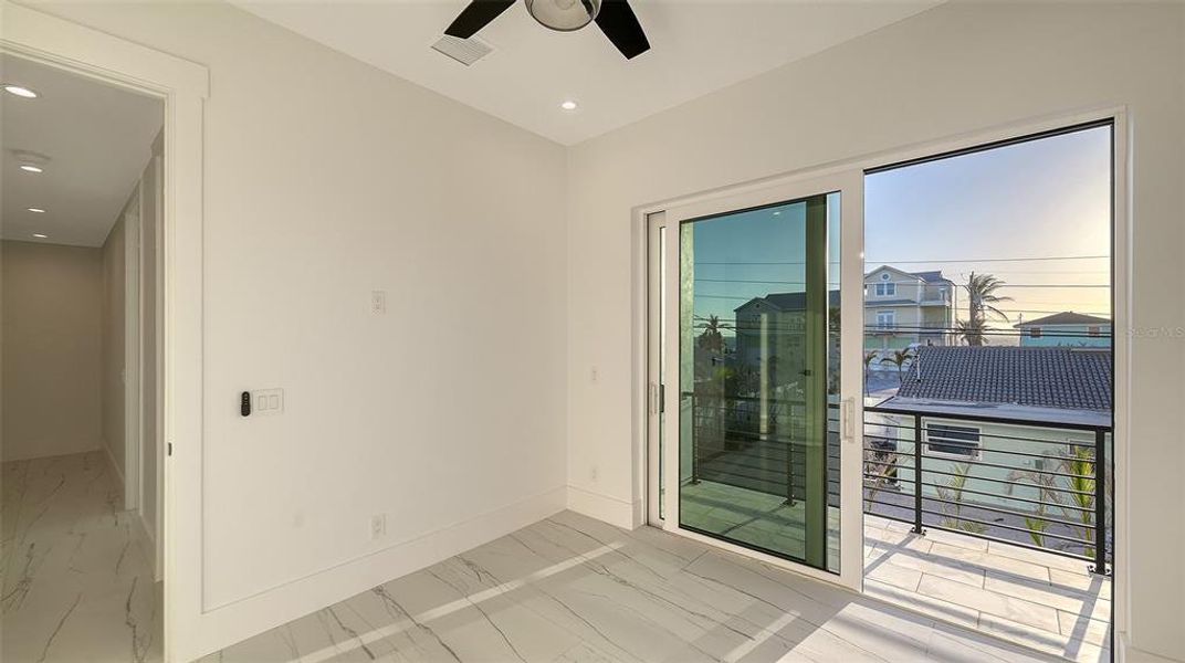 Spacious, unfurnished interior of a new home in , Englewood (Image 33).