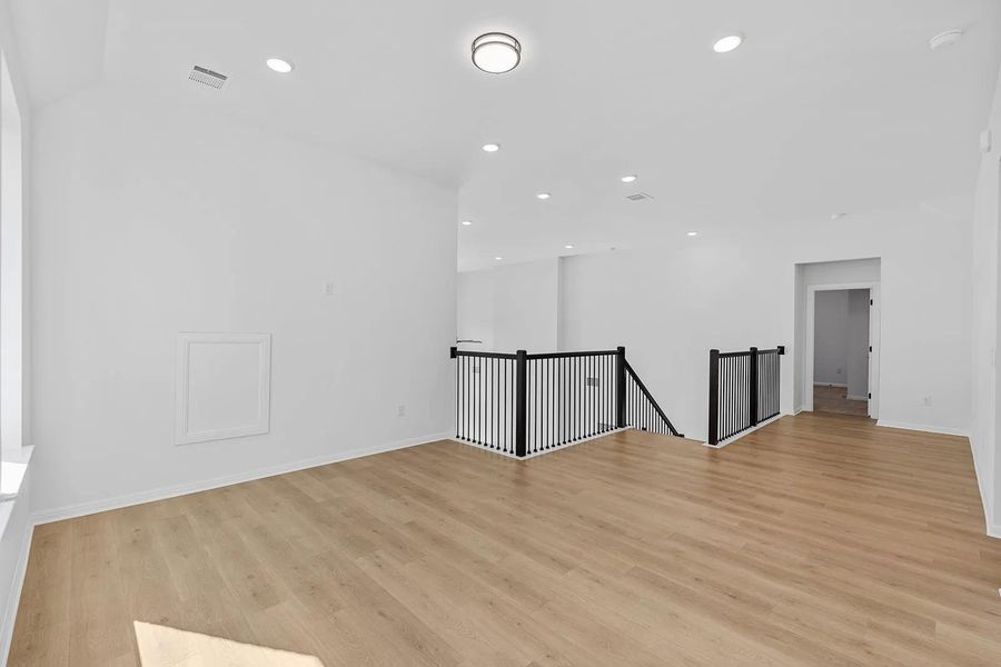 Spacious, unfurnished interior of a new home in Parmer Ranch 60, Georgetown (Image 23).