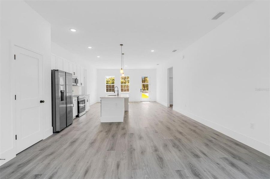 Spacious, unfurnished interior of a new home in , Ocala (Image 21).