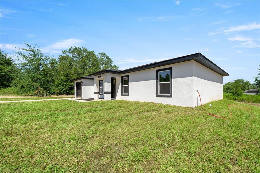 Exterior details and patio area of a home in , Ocala (Image 3).