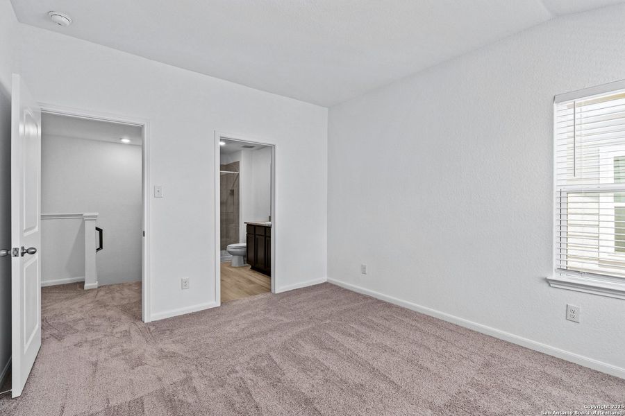 Spacious, unfurnished interior of a new home in Luckey Ranch, San Antonio (Image 9).