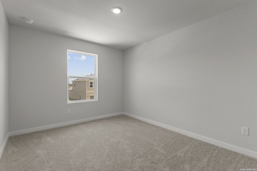 Spacious, unfurnished interior of a new home in Hacienda, San Antonio (Image 10).