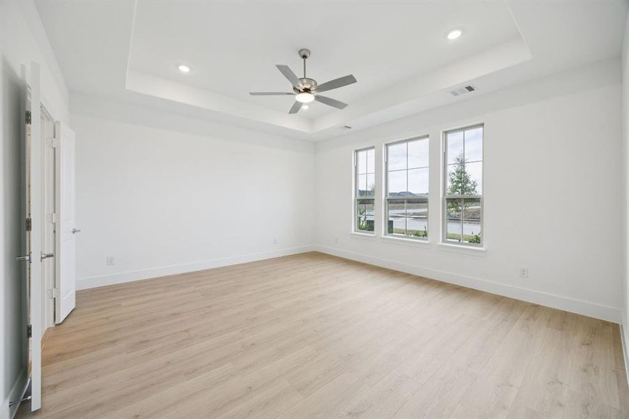Spacious, unfurnished interior of a new home in Dove Hollow, Waxahachie (Image 20).