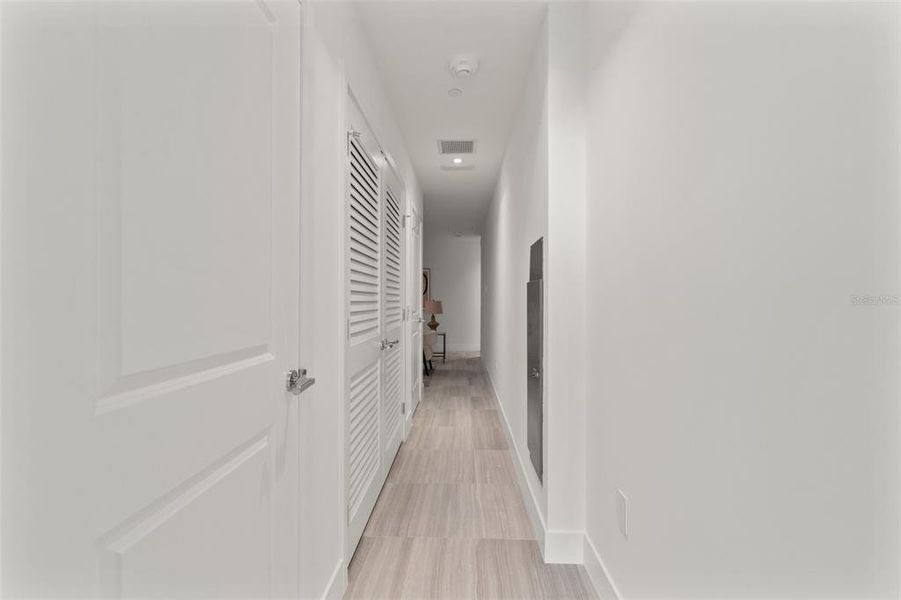 Spacious, unfurnished interior of a new home in , Tampa (Image 27).