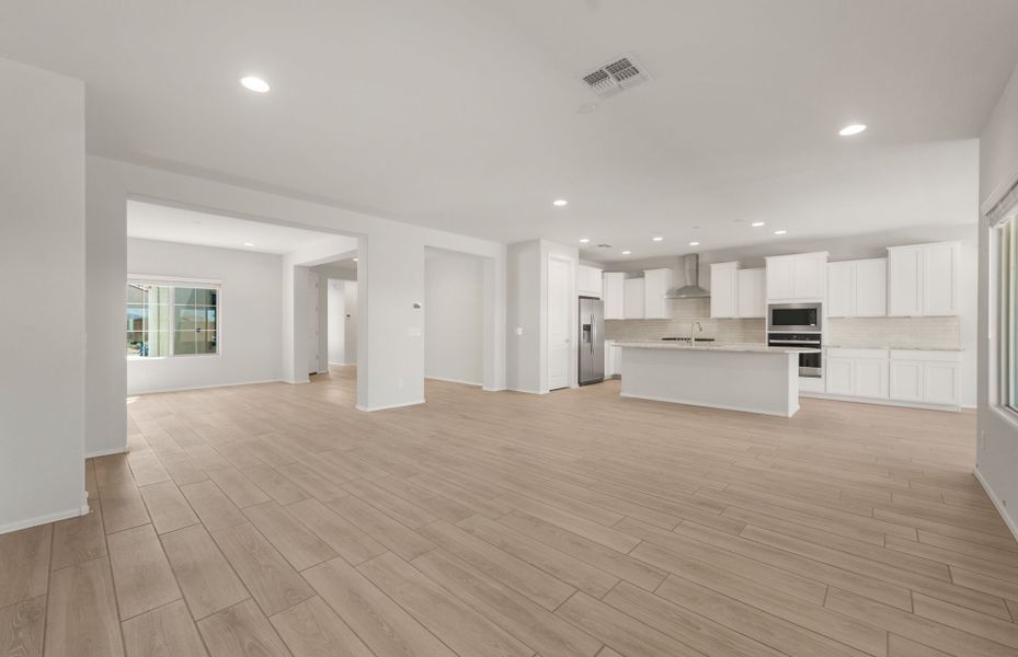 Spacious, unfurnished interior of a new home in Parkside at Anthem at Merrill Ranch, Florence (Image 16).