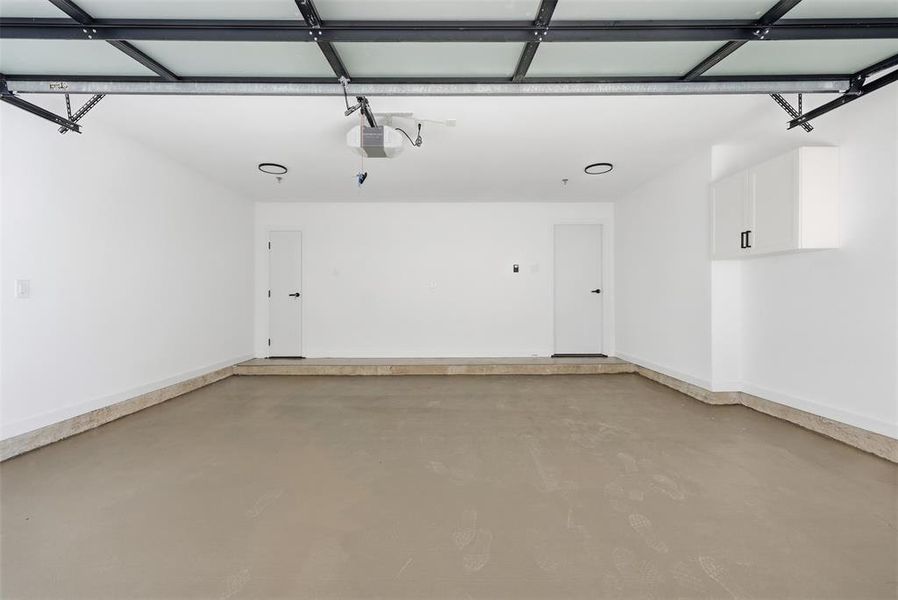 Spacious, unfurnished interior of a new home in , Dallas (Image 22).