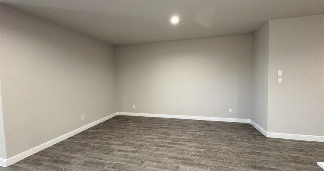 Spacious, unfurnished interior of a new home in Sandstone Estates, Granbury (Image 27).