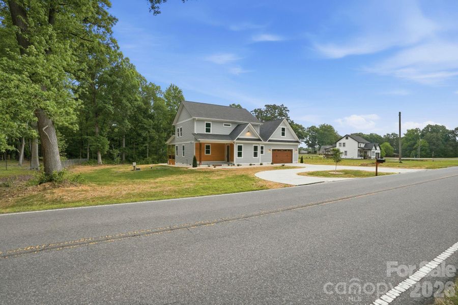 Image 43 of a home in .