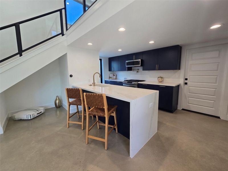 3/4 view of the kitchen showing the large peninsula and the "pet quarters" on the left! (Or a place to fit a wine/beverage fridge and other things). 3/4 view of the kitchen showing the large peninsula and the "pet quarters" on the left! (Or a place to fit a wine/beverage fridge and other things).