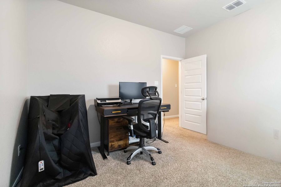 Furnished interior view inside a new home in Veranda: Classic, San Antonio (Image 32).
