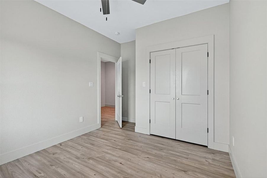 Spacious, unfurnished interior of a new home in , Sherman (Image 24).