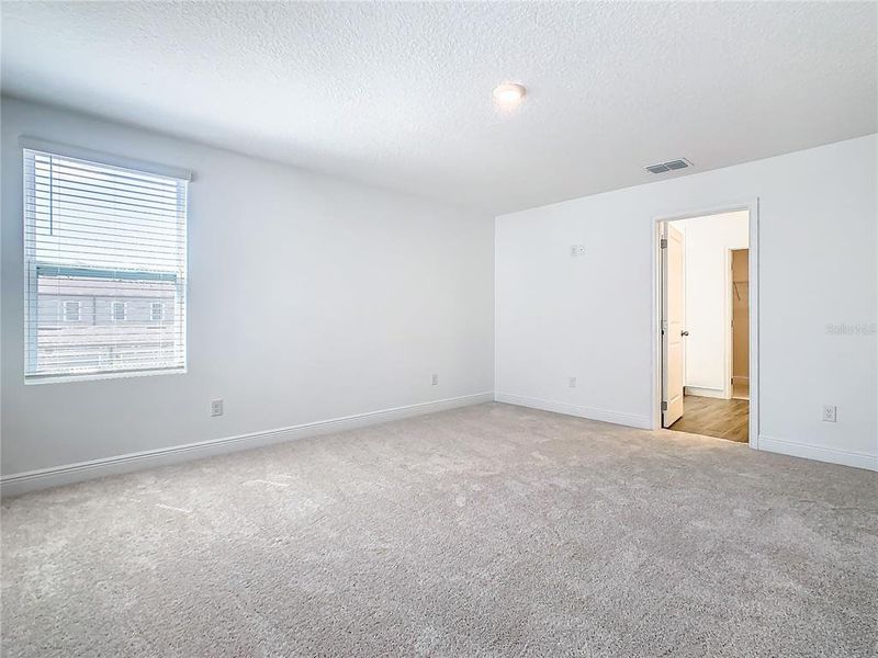 Spacious, unfurnished interior of a new home in , Winter Garden (Image 18).
