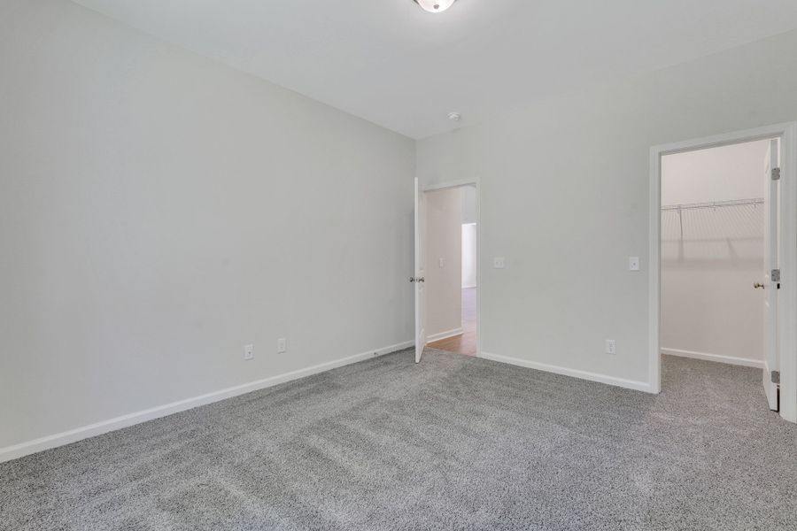 Spacious, unfurnished interior of a new home in McAllister Pointe, Richmond Hill (Image 26).