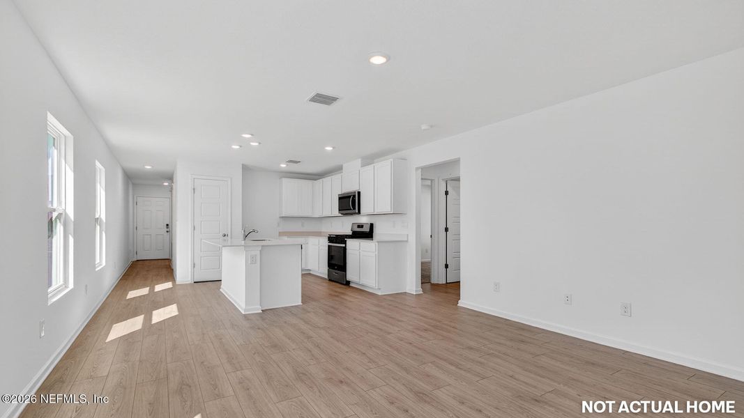 Spacious, unfurnished interior of a new home in Copes Landing, Jacksonville (Image 15).