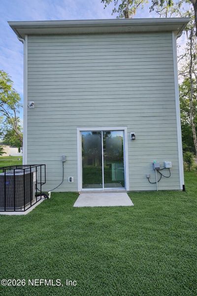 Exterior details and patio area of a home in , Jacksonville (Image 4).