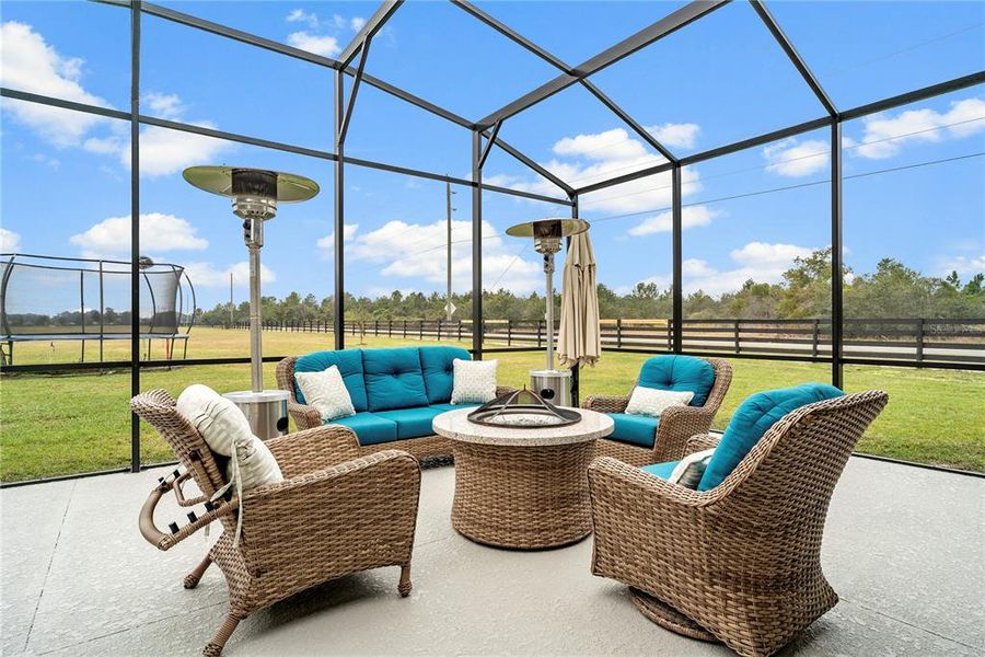 Exterior details and patio area of a home in , Tavares (Image 4).