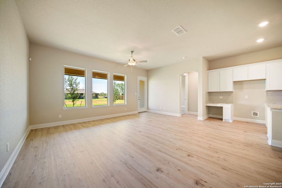 Spacious, unfurnished interior of a new home in Annabelle Ranch, San Antonio (Image 22). Spacious, unfurnished interior of a new home in Annabelle Ranch, San Antonio (Image 22).