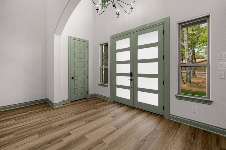 Spacious, unfurnished interior of a new home in , Granbury (Image 20).