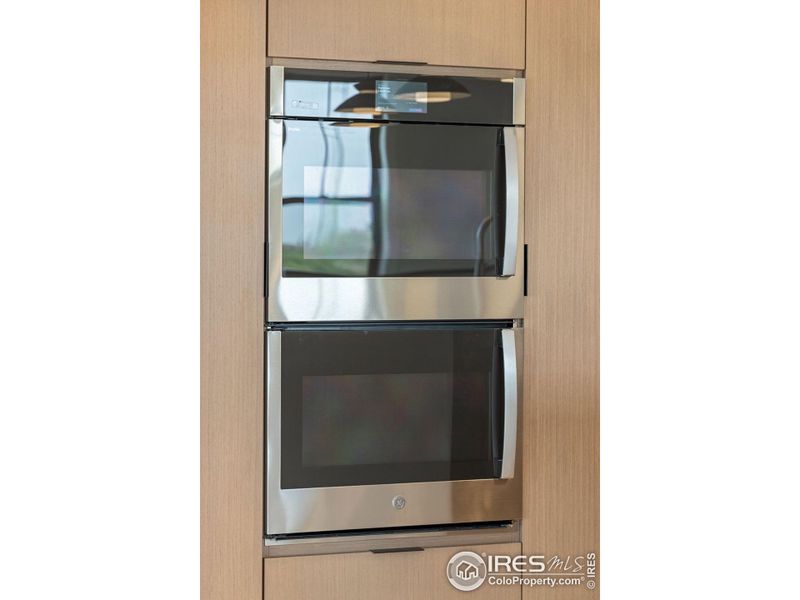 While one oven is standard, Benchmark empowers you to equip your home to suit your needs