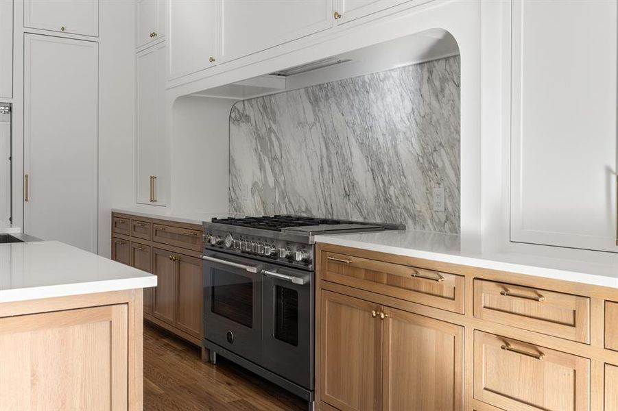 Furnished interior view inside a new home in , Dallas (Image 13). Furnished interior view inside a new home in , Dallas (Image 13).