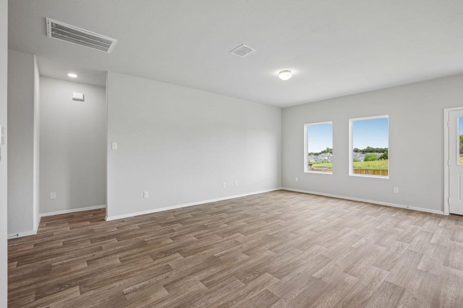Spacious, unfurnished interior of a new home in Cloverleaf, Austin (Image 29). Spacious, unfurnished interior of a new home in Cloverleaf, Austin (Image 29).