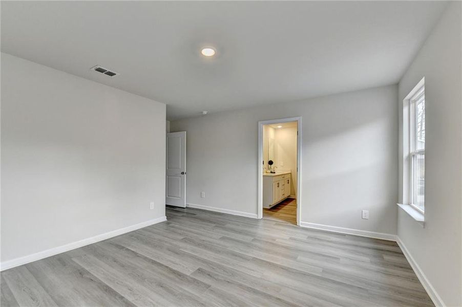 Spacious, unfurnished interior of a new home in , Lawrenceville (Image 33).