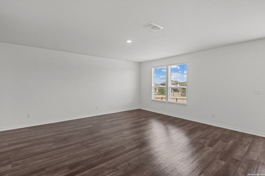 Spacious, unfurnished interior of a new home in Davis Ranch, San Antonio (Image 13).