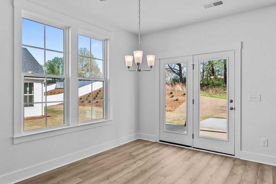 Spacious, unfurnished interior of a new home in Fieldstone, Lexington (Image 32).