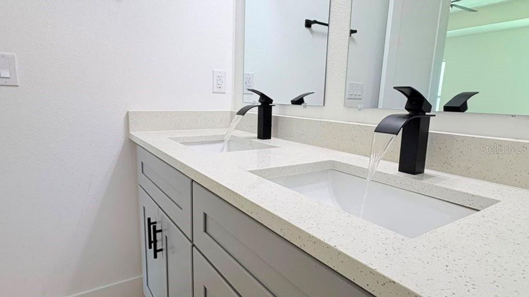 Close-up of interior finishes inside a home in , Ocklawaha (Image 13).