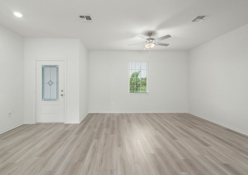 The dining room is ready to host your next diner party!